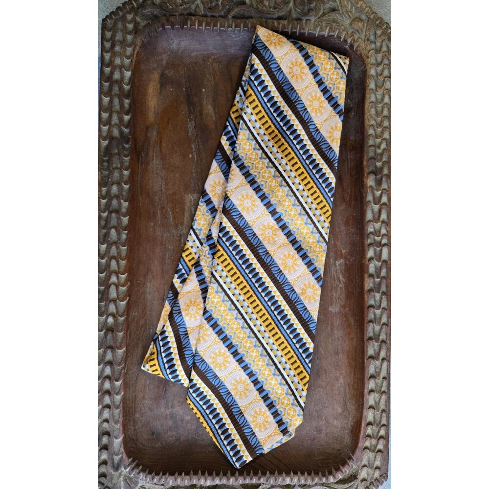 Vintage 1970s Grenada by Excello Wide Sunburst Medallion Necktie GROOVY Retro